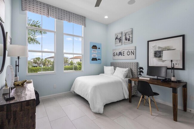 Building Photo - 16171 Oakview Dr