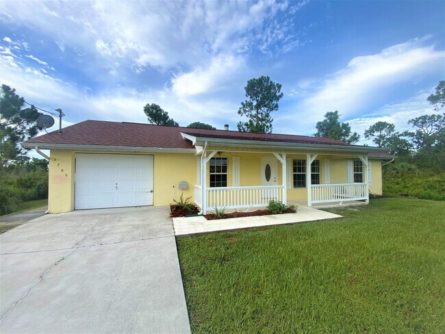 Primary Photo - ** GOLDEN GATE ESTATES ** 3 BED / 2 BATH -...