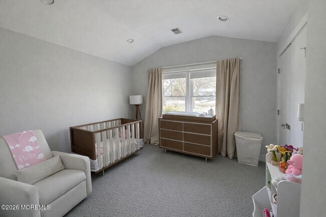 Building Photo - 11 Woodland Dr