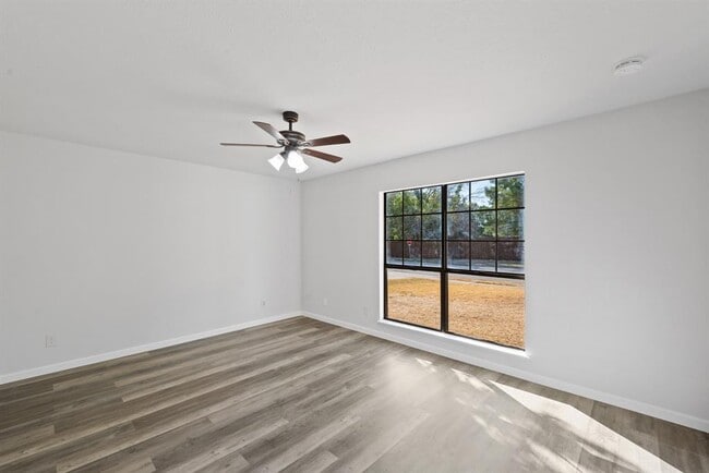 Building Photo - 2215 Overbrook Dr