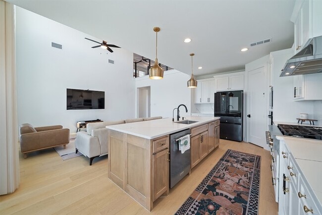Building Photo - 120 Tornillo Dr
