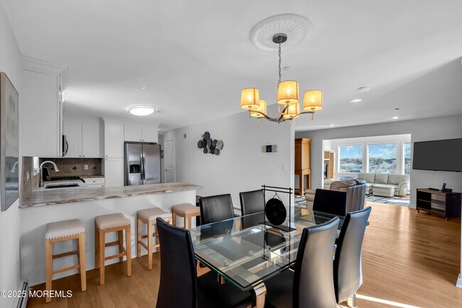 Building Photo - 913 N Ocean Ave