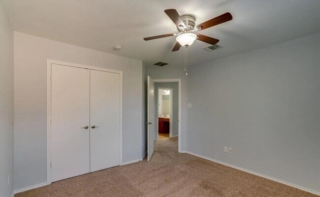 Building Photo - 6801 Baythorne Dr