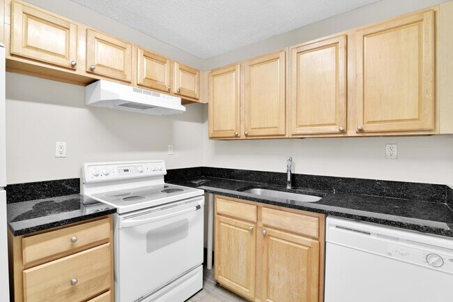 Building Photo - 414 Meadows Cir