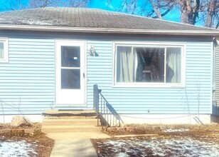 Building Photo - 3 bedroom 1 ba single family home