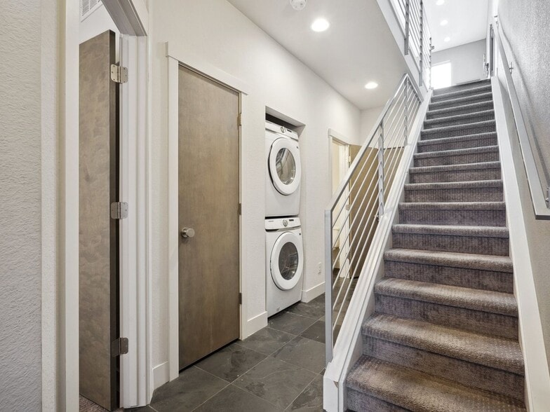 Building Photo - 1030 W 37th Ave