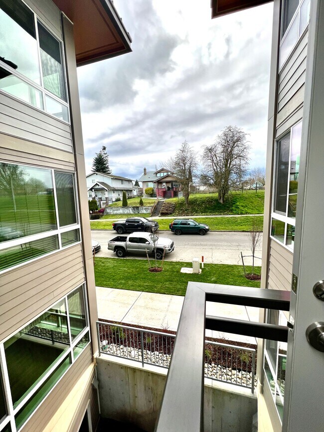 Building Photo - 2330 Yakima Ct