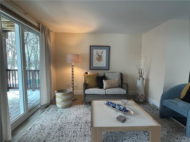 Building Photo - 351 New London Ave