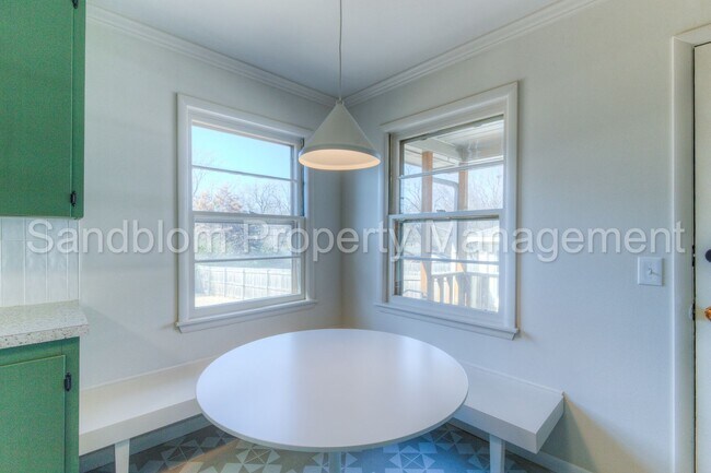Building Photo - 4012 S Toledo Ave