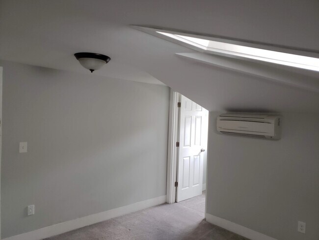 Building Photo - 64 Marlborough St