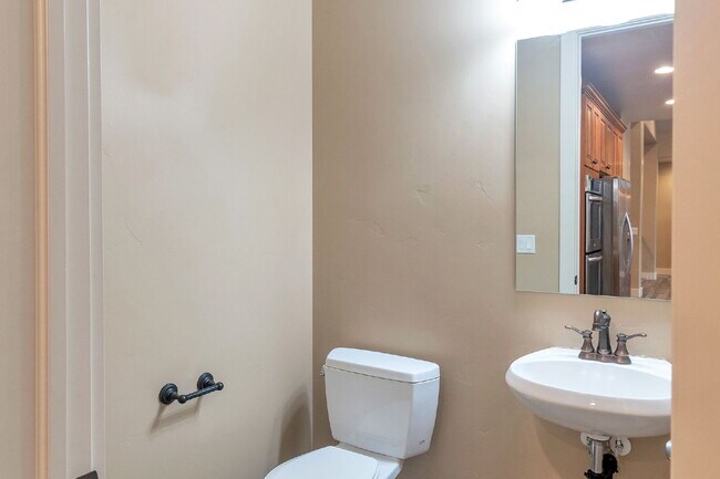 Building Photo - Suncrest — Stunning 4 Bed, 4 Bath Home - SPACIOUS LIVING