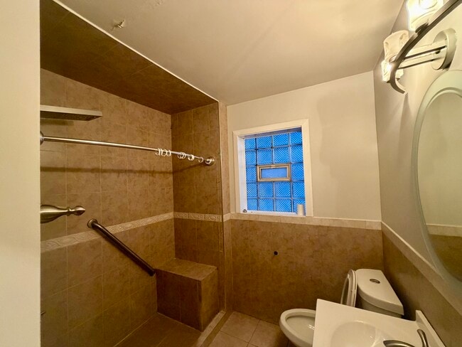 Building Photo - 314 E 83rd St