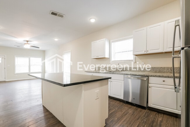 Building Photo - 1596 Jonesboro Rd SE