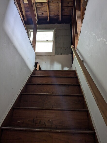 Building Photo - 1422 Shroyer Rd