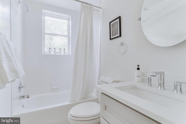 Building Photo - 330 11th St SE