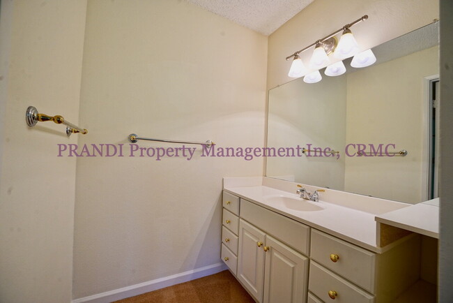 Building Photo - Convenient Novato Apartment with Great Nat...