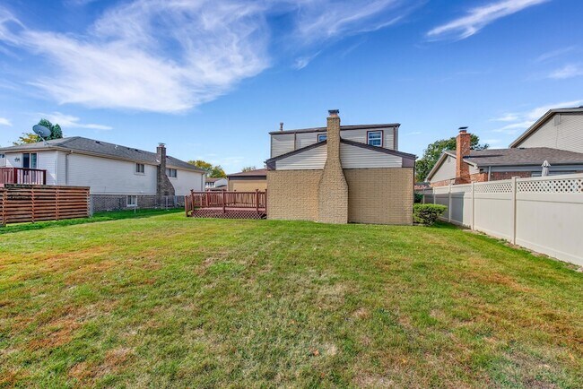 Building Photo - 197 Kings Way