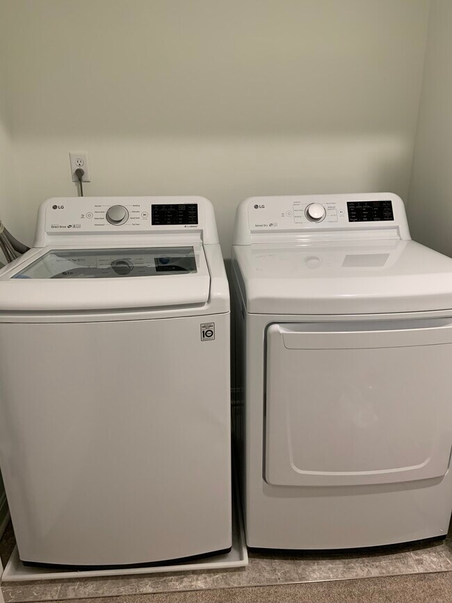 Second Level Laundry - 304 Thurgood Dr