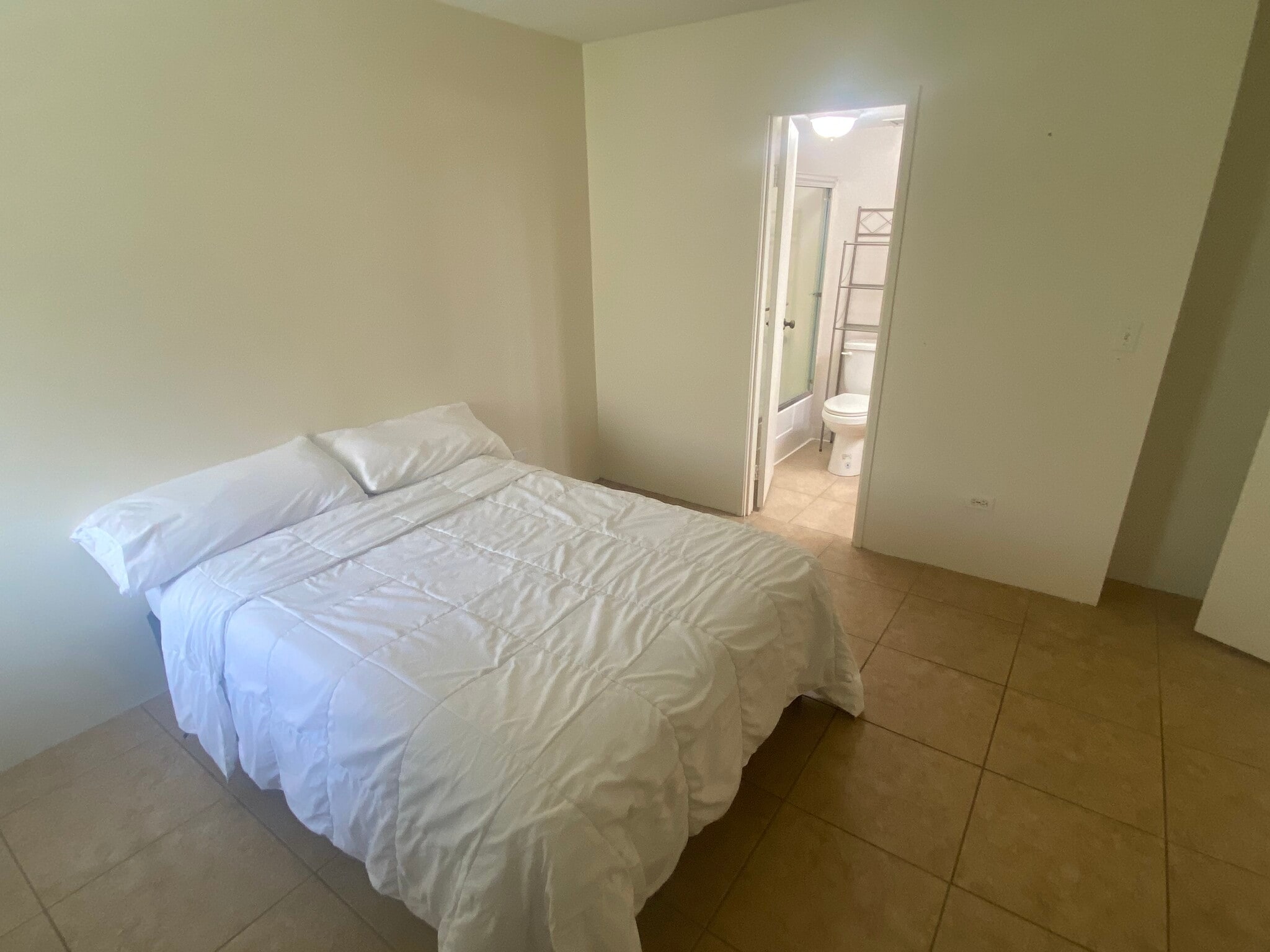 2nd Bedroom-1 - 531 Hahaione St