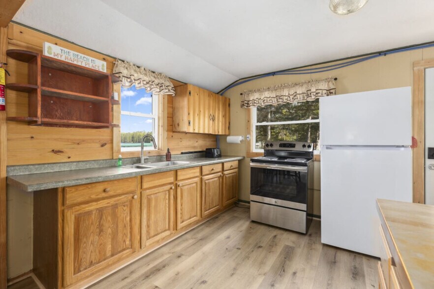 Building Photo - 40552 Mary Lake Rd