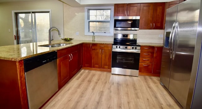 Building Photo - 641 White Ct