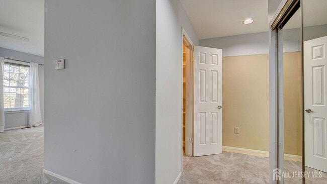 Building Photo - 32 Canterbury Dr