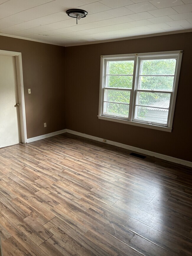 Building Photo - 2303 Rasberry St