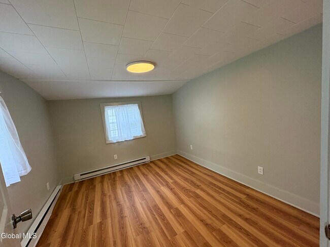 Building Photo - 152 Grand St