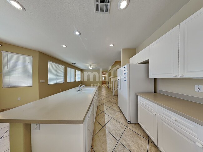 Building Photo - 901 Sir Winston Street