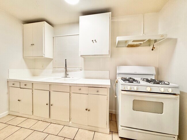 Building Photo - 739 Normandie Ave