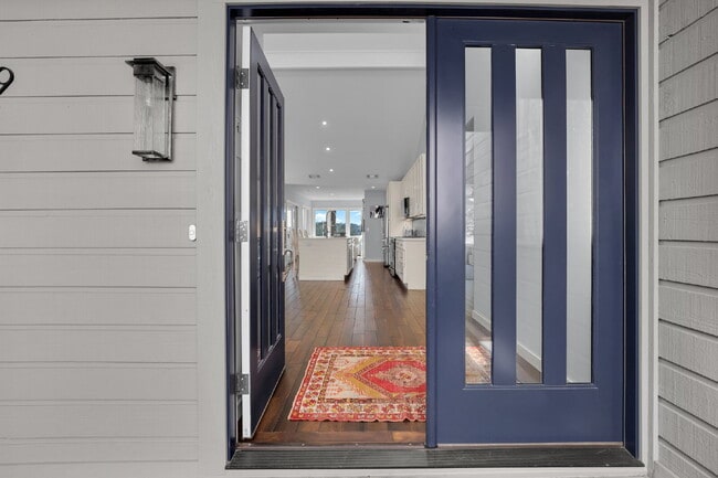 Building Photo - "Coastal Comfort Awaits: Spacious 3-Bed, 3-Bath Furnished Retreat in Moss Creek on the Marsh!"