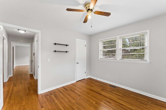 Building Photo - "Charming 3-Bedroom Retreat with Spacious Living in Murfreesboro!"