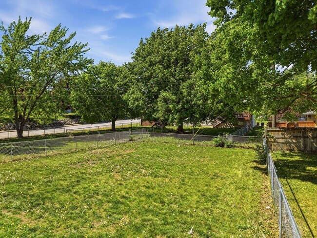 Building Photo - 2705 N Robie Ct