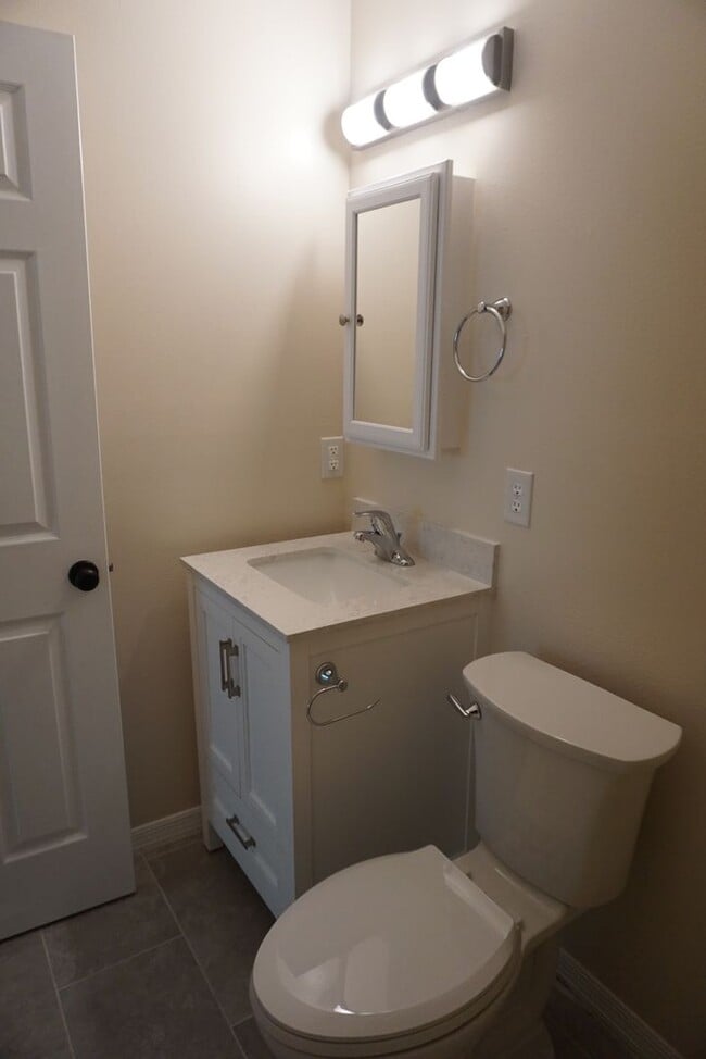 Building Photo - Clermont 2/2 Duplex with Lakeview