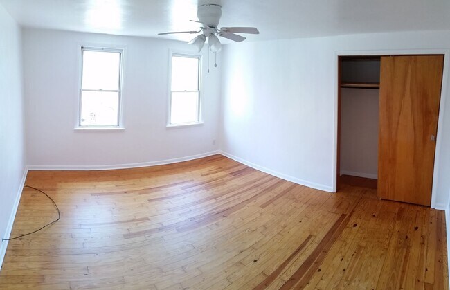 Building Photo - Southside Flats Recently Renovated 3 bedro...