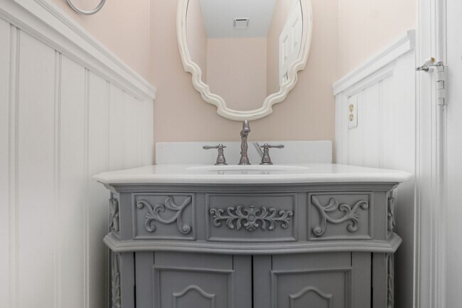 Building Photo - 15663 Viewpoint Cir