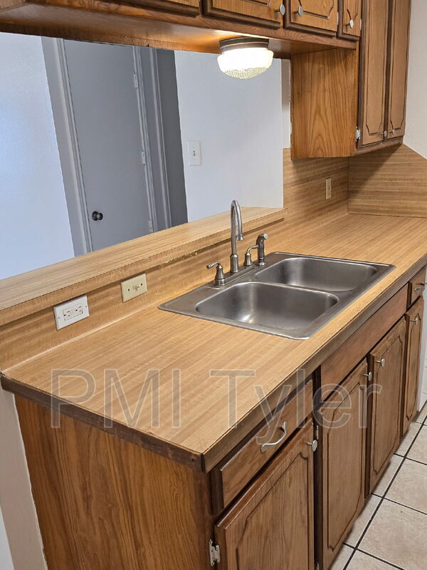 Building Photo - 16124 Shoshone Dr