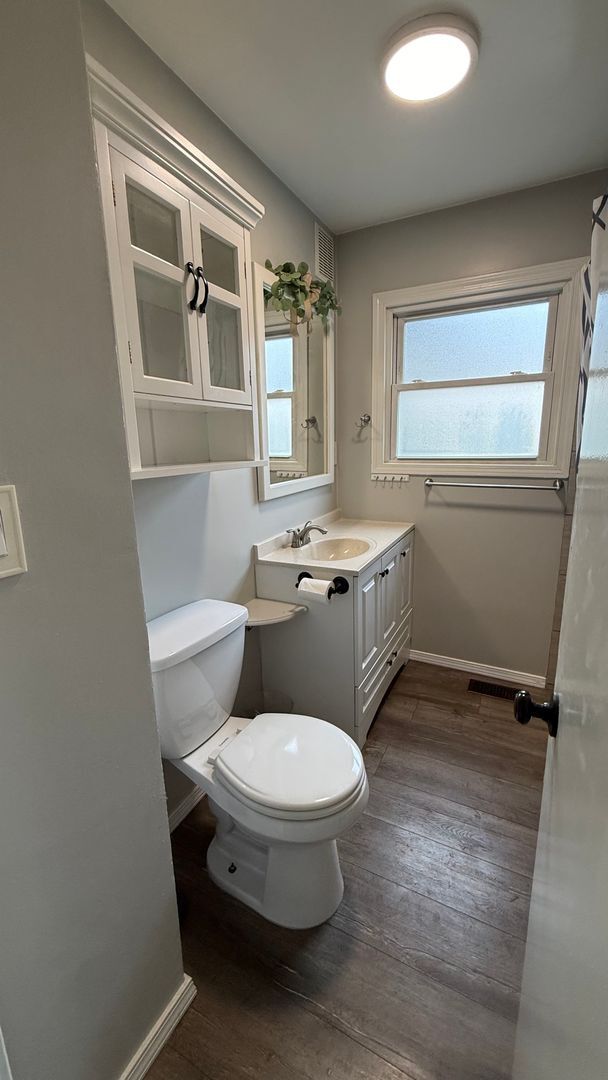 Building Photo - Spacious 3 bed 1 bath, big yard, pets ok, see walkthrough video