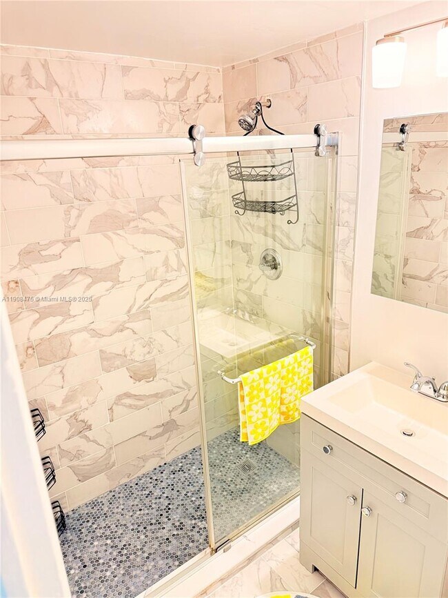 Building Photo - 6941 Bay Dr