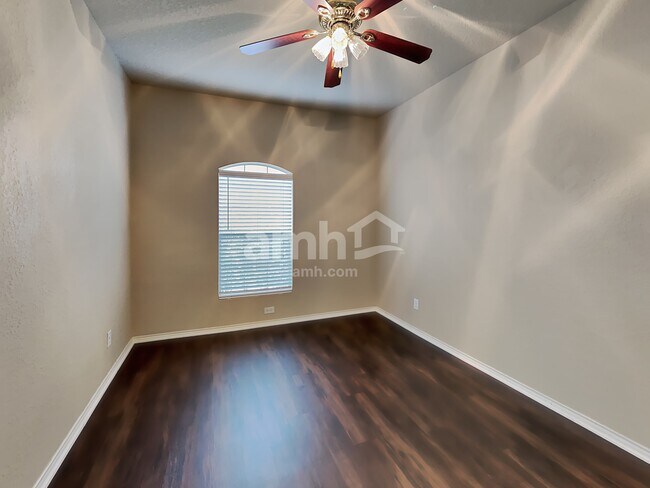 Building Photo - 5707 Sendero Spring