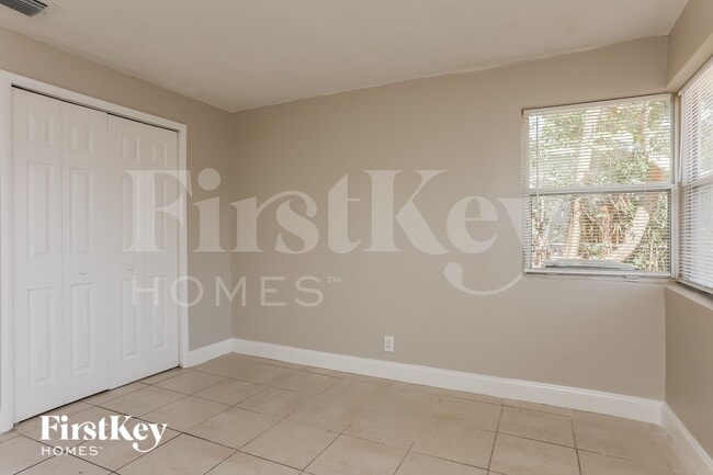 Building Photo - 1425 NE 29th St