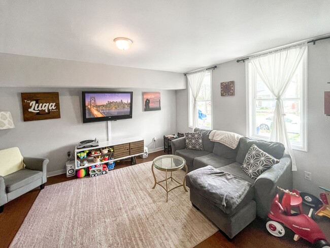 Building Photo - Updated single-family home in the heart of...