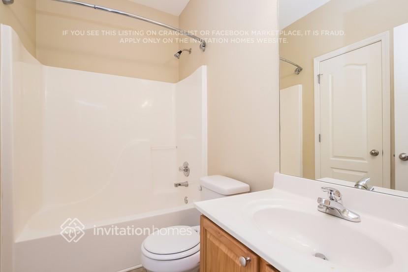 Building Photo - 6532 Silk Tree Pointe