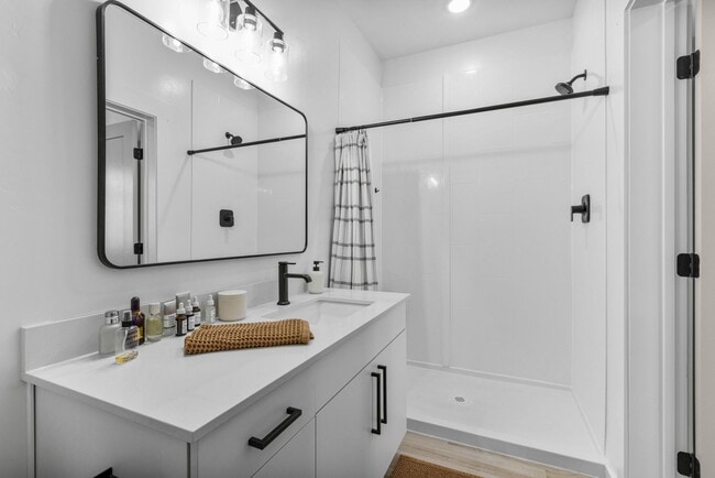 Building Photo - Condo in Rexburg