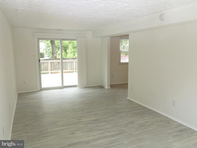 Building Photo - 8406 Woodford Ct