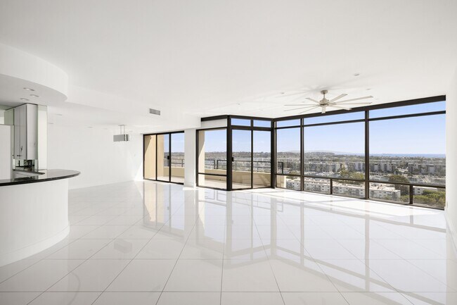 Building Photo - 4267 Marina City Dr