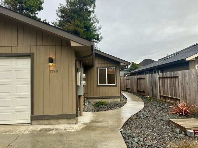 Building Photo - 259 Hodgson St