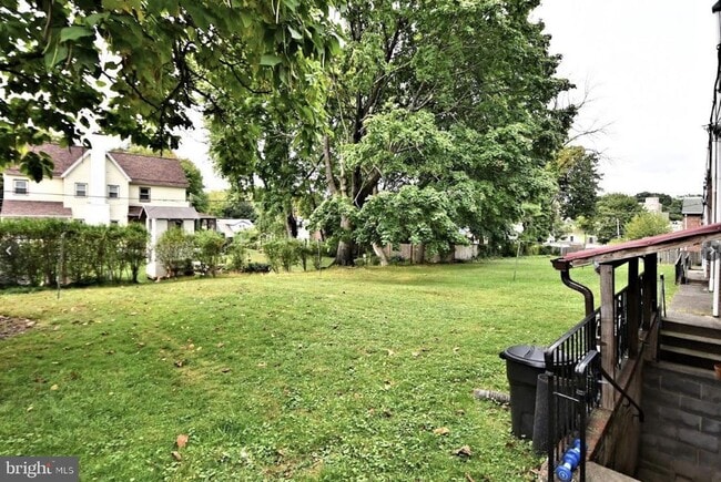 Building Photo - 102 Borbeck Ave