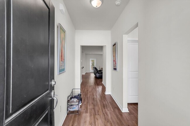 Building Photo - Spacious 4-Bedroom Home with Modern Upgrad...