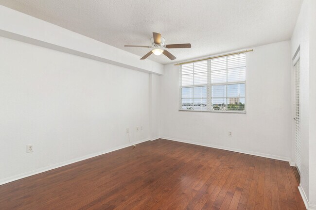 Building Photo - 1801 N Flagler Dr